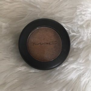 Mac eyeshadow “Amber Lights”